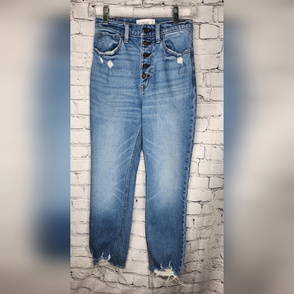 Abercrombie & Fitch Midrise Boyfriend Short Jean Size 24
